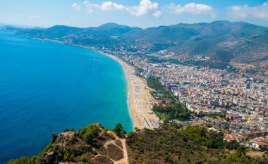 Alanya plajı tepe manzaralı, Sahil şeridi olan Alan Kalesi