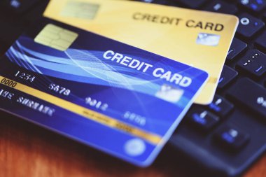 Çevrimiçi ödeme kartı klavyede - online alışveriş teknol