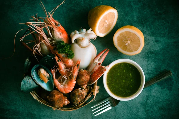 Steamer food served seafood buffet concept - Fresh shrimps prawn — Stock Photo, Image