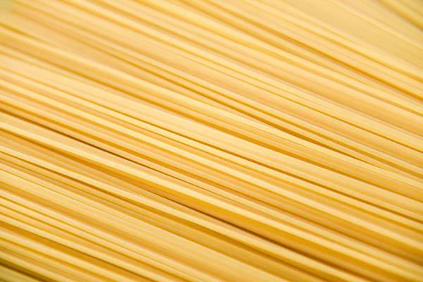 Çiğ spagetti italyan makarnası pişmemiş spagetti dokusu. — Stok fotoğraf