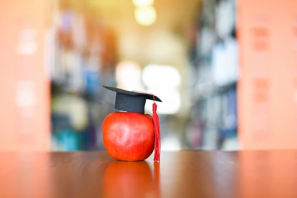 Education Learning Concept Graduation Cap Apple Table Bookshelf Library Background — Stockfoto
