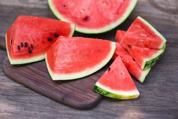 Sliced Watermelon Wooden Cutting Board Background Close Fresh Watermelon Pieces — Stok fotoğraf