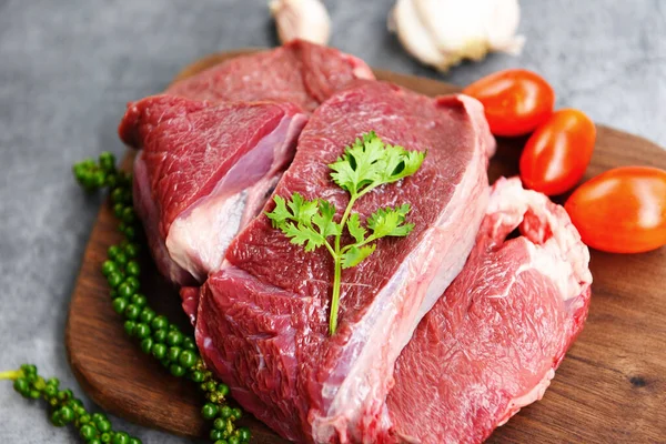 Raw Beef Meat Wooden Cutting Board Kitchen Table Cooking Beef — Stock Photo, Image