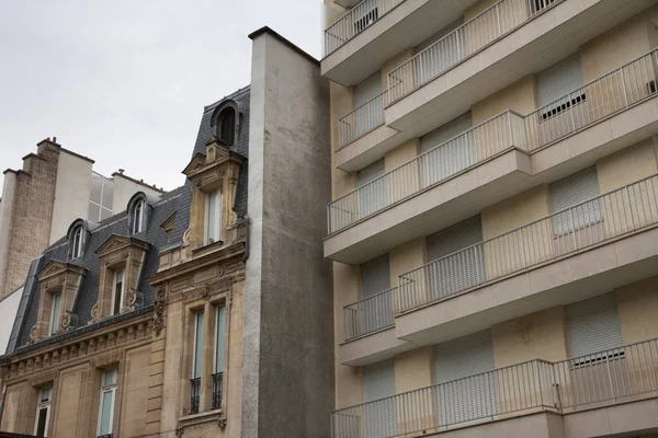 Paris architecture contraste — Stock Photo, Image