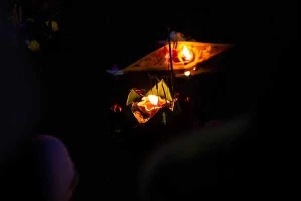 Фестиваль Лойкратонг Таїланді Люди Приходять Лой Кратонг Щоб Попросити Благословення — стокове фото