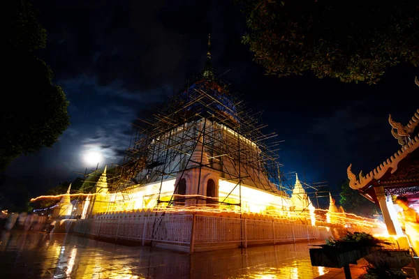 Tradição Vienense Acender Vela Nas Crenças Budistas Dia Asalha Bucha — Fotografia de Stock