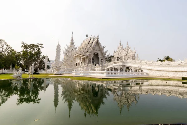 Gereja Putih Wat Rong Khun Yang Indah Thailand Stok Gambar