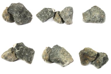 Endüstriyel bitkilerden bazalt kaya beyaz arka planda izole edilir