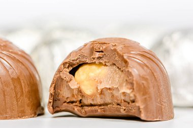 Masadaki lezzetli şekerlerin yemek fotoğrafları.