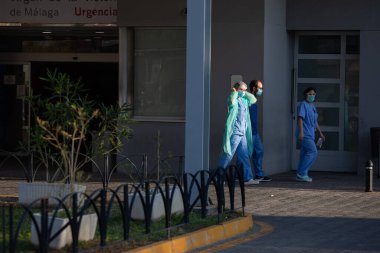 MLAGA, İSPAN 10 Nisan 2020. Clnico de Mlaga Hastanesi, Sağlık personeli, COVID19 'a karşı savaşanlar.