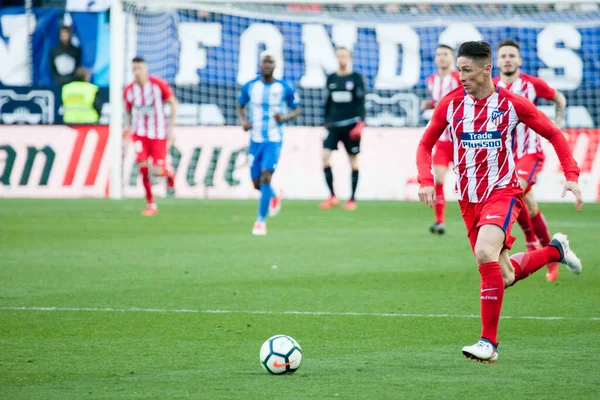Malaga, İspanya. 9 Şubat 2018. La Liga Maçı Malaga C.F. - Atletico de Madrid 'de. Fernando Torres topu aldı.