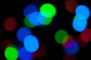 Kameradan oluşturulan parlak ve şenlikli renkli ışık daireleri