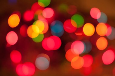 Kameradan oluşturulan parlak ve şenlikli renkli ışık daireleri