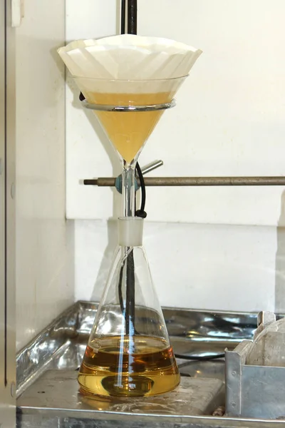 Laboratório químico, experimentos, processos de síntese. laboratório hemical — Fotografia de Stock