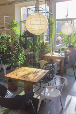 St. Petersburg Temmuz 2019: Çatı katı. Güzel ve modaya uygun bir iç mekan.