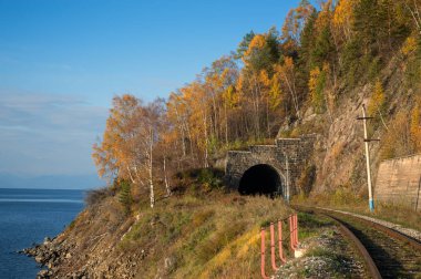 Sonbahar çevre-Baykal demiryolu