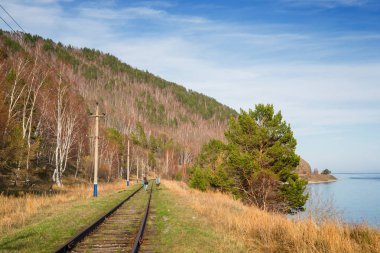 çevre-Baykal demiryoluna bahar