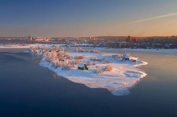 Île ensoleillée dans la ville Irkoutsk — Photo