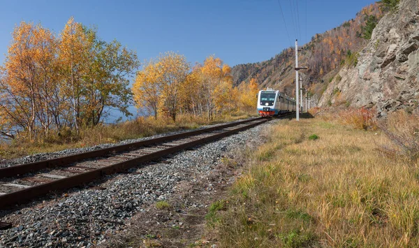 Autumn on the Circum-Baikal RailroadAutumn on the Circum-Baikal Road — Stock Photo, Image
