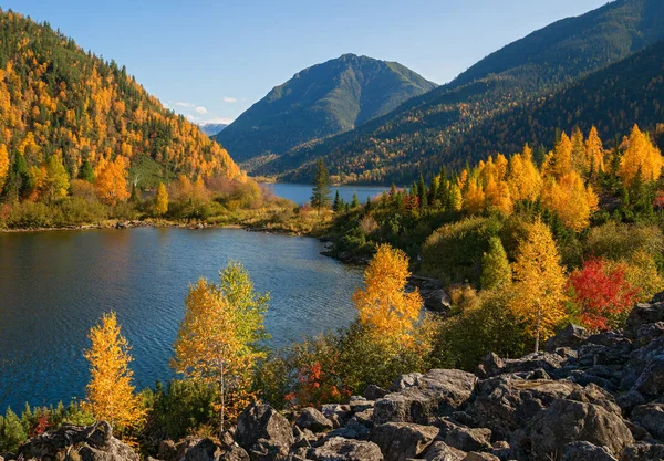 Sonbahar başında dağlar