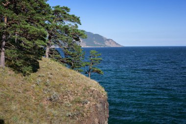 Baykal Gölü kıyısı