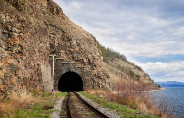 çevre-Baykal demiryoluna bahar