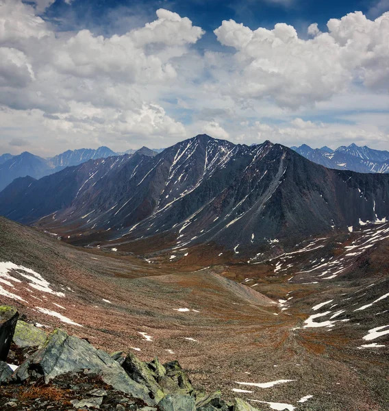 Montagna Saccheggia Sayan Orientale — Foto Stock