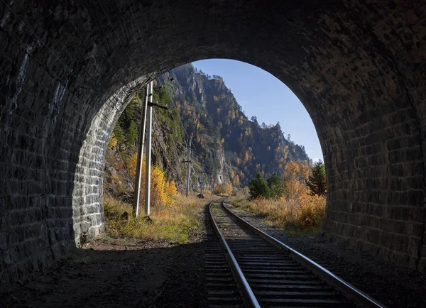 Çevre Baykal Demiryolu Tüneli Üzerinden Görüntülemek — Stok fotoğraf