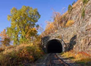 Sonbahar çevre-Baykal demiryolu