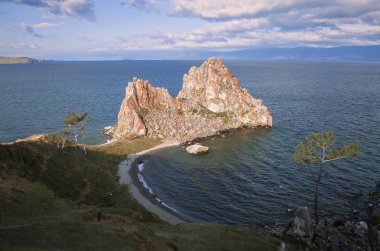 Rock şaman taş ve cape Burhan Olkhon Adası, Doğu Sibirya, Irkutsk bölge 