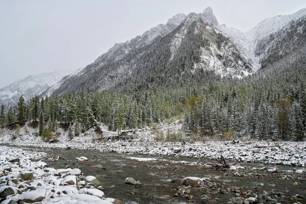 Nieve Septiembre Tunkinskie Cresta Sayan Oriental — Foto de Stock