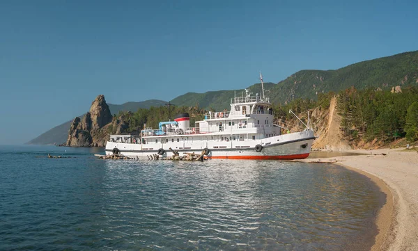 Kapal Pesiar Teluk Peschanaya Danau Baikal Siberia Timur Stok Foto Bebas Royalti