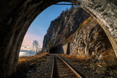 Circum-Baykal demiryolu üzerinde Cascad tünelleri