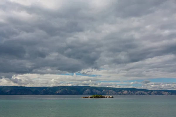 Sebuah Pulau Kecil Teluk Laut Kecil Danau Baikal Lihat Dari — Stok Foto