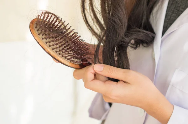 Mão Segurar Cabelo Conceito Perda Cabelo — Fotografia de Stock