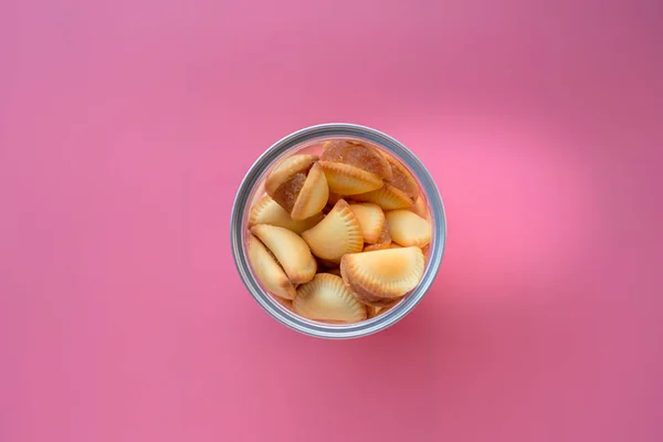 Kakor Fyllda Med Ananas Frukt Rosa Bakgrund — Stockfoto