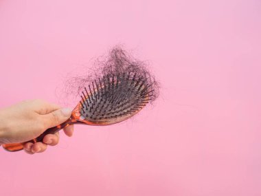 saç dökülmesi sorunu tıp kavramı