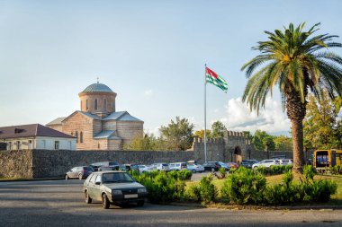 Pitsunda katedrali ve şehir merkezi. Abhazya - 28 Ağustos 2019