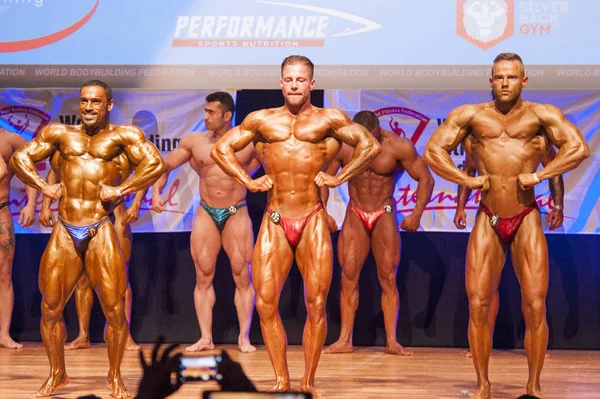 Maastricht Nederländerna Oktober 2015 Manliga Bodybuilders Flex Sina Muskler Och Stockbild