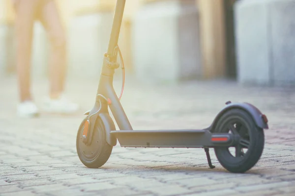 Eco amigável transporte electro scooter passeio de transporte da cidade — Fotografia de Stock