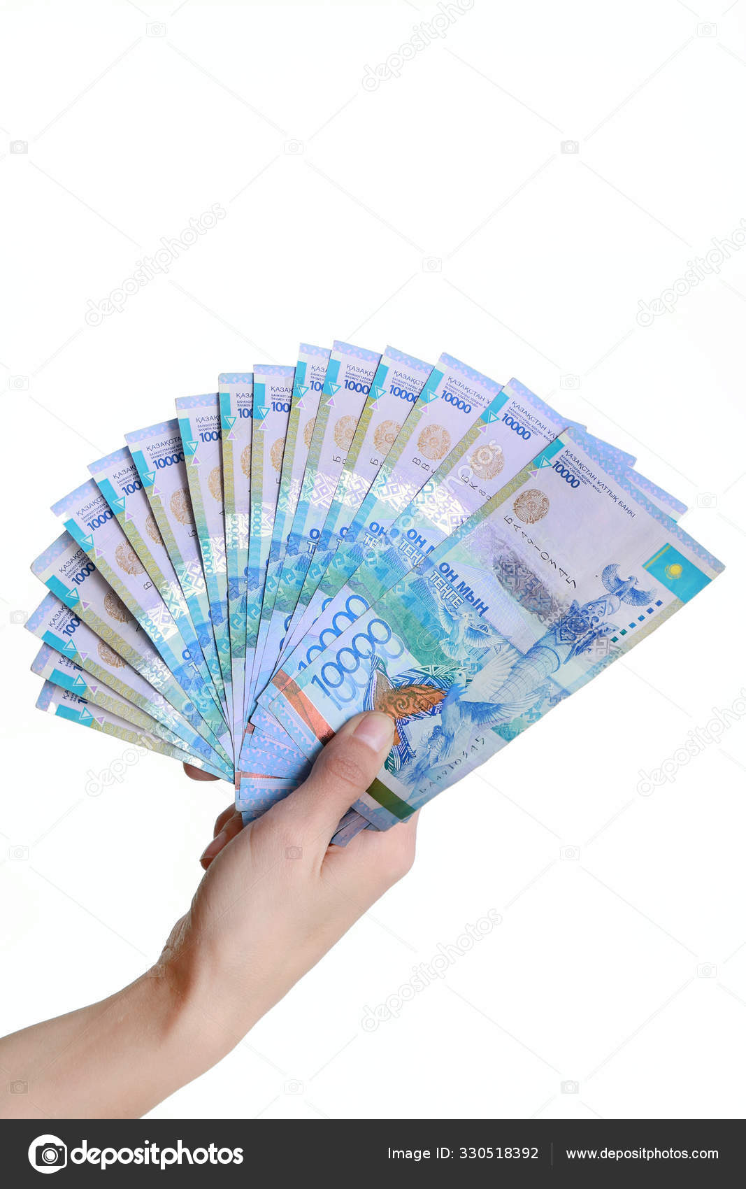 手里拿着哈萨克斯坦紧张的国家货币。因白人背景而被隔离. ——图库图片© 4eX #330518392