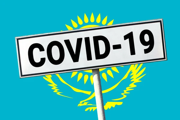 Straßenschild Mit Dem Wort Covid Auf Dem Hintergrund Der Flagge — Stockfoto