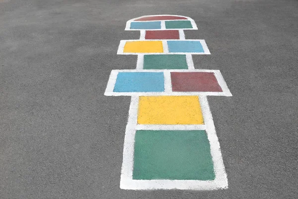 Різнокольорові Класики Намальовані Дорозі Гра Дітей — стокове фото