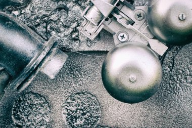 Gümüş gri grunge dişliler ve tekerlekler endüstriyel bir steampunk arka plan oluşturur
