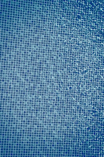 Vista Superior Del Agua Clara Fondo Azul Piscina Azulejos Efecto —  Fotos de Stock