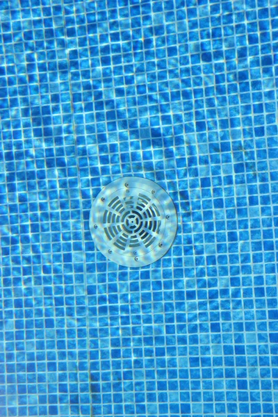 Abflussloch Pool Mit Blauer Fliese Sauberes Wasser — Stockfoto