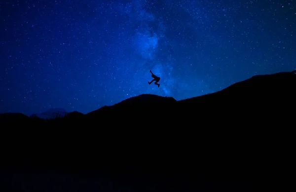 Galaksi Samanyolu Yıldızları Olağanüstü Yaratıcı Kavram Özgürlük Adamı Sıçrıyor