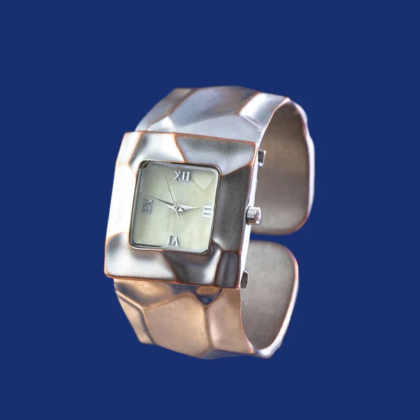 Dames horloges geïsoleerd op blauw — Stockfoto