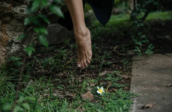 Прекрасні Засмажені Ноги Під Час Подорожі Індонезії Острові Балі — стокове фото