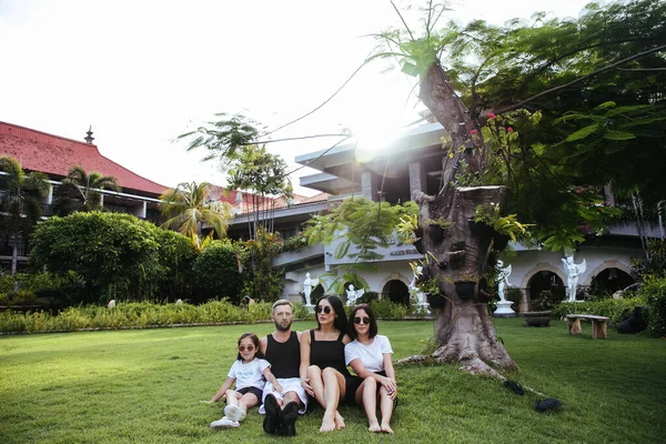 Happy Asian Family Hugging Having Fun Relaxing Holiday Bali Island — Stock Photo, Image